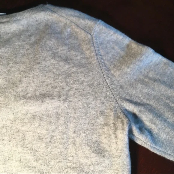 2/$25 Cashmere V-Neck sweater. Size M - Picture 6 of 13